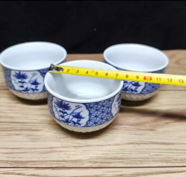 古玩陶瓷六十至八十年代花卉紋青花杯一組拍賣,當(dāng)前價格150元