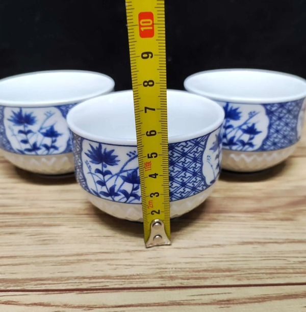 古玩陶瓷六十至八十年代花卉紋青花杯一組拍賣,當(dāng)前價格150元