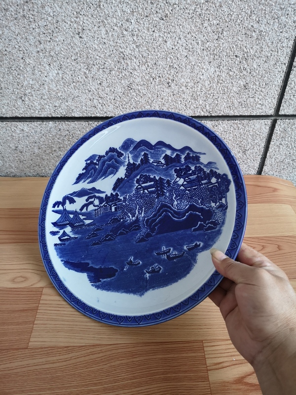古玩陶瓷六十至八十年代青花盤拍賣,當(dāng)前價格398元