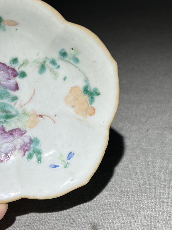 古玩陶瓷【清晚】花蝶紋粉彩花口貢盤拍賣,當前價格0元