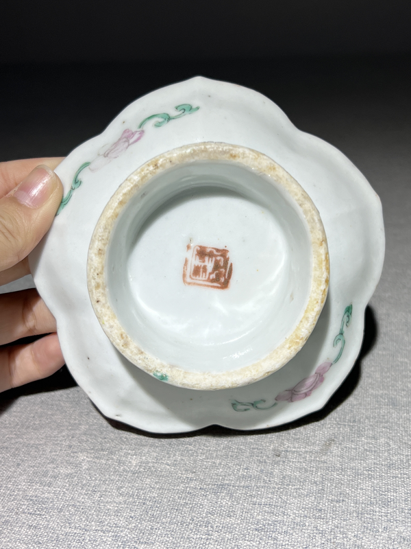 古玩陶瓷【清晚】花蝶紋粉彩花口貢盤拍賣,當前價格0元