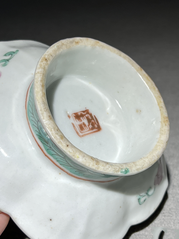 古玩陶瓷【清晚】花蝶紋粉彩花口貢盤拍賣,當前價格0元