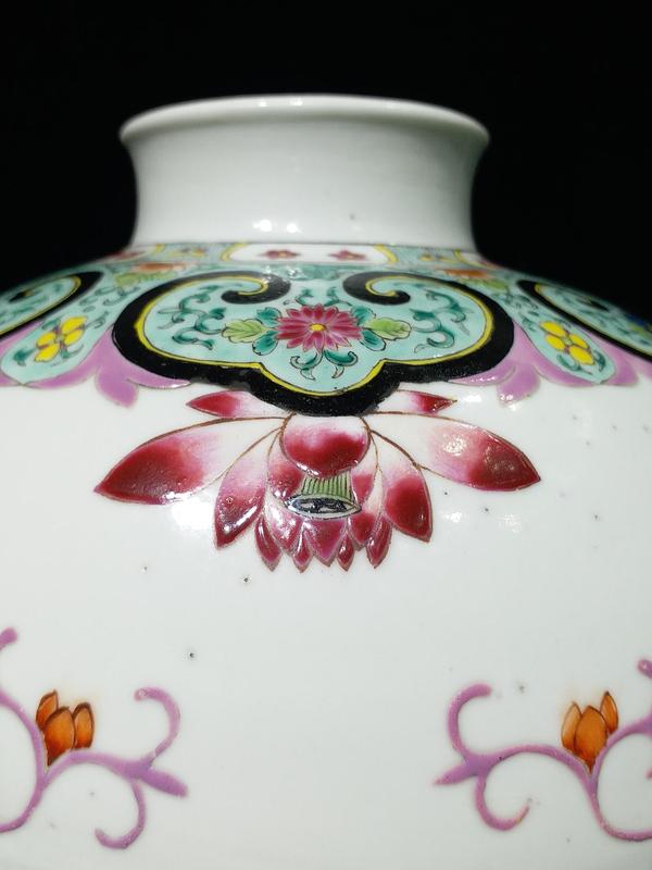 古玩陶瓷晚清大清雍正年制款粉彩荷花紋石榴尊拍賣,當前價格19800元