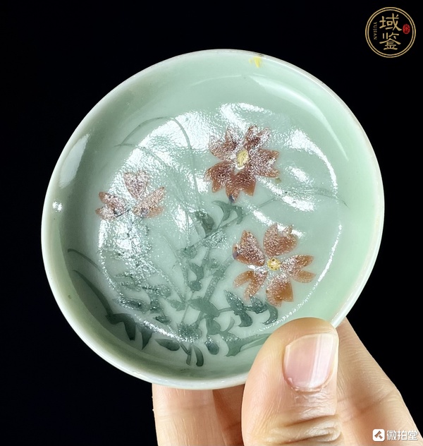 古玩陶瓷豆青釉粉彩花卉紋盤真品鑒賞圖