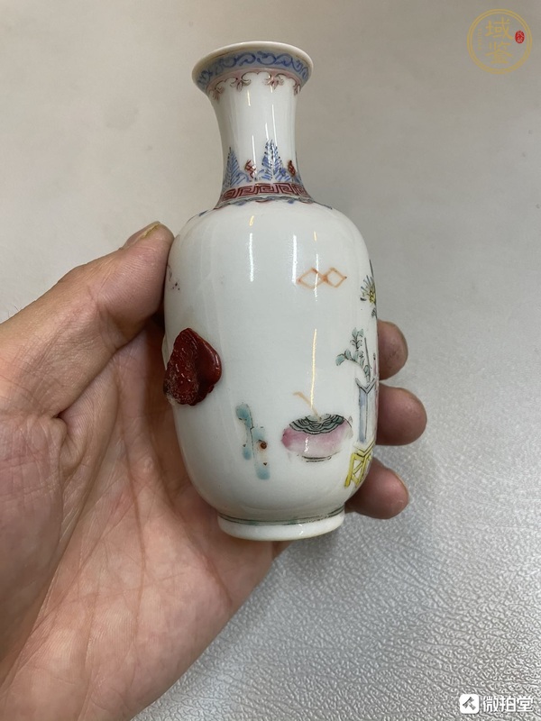 古玩陶瓷粉彩博古花卉紋瓶真品鑒賞圖