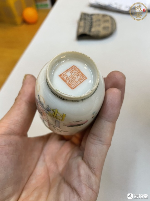 古玩陶瓷粉彩博古花卉紋瓶真品鑒賞圖