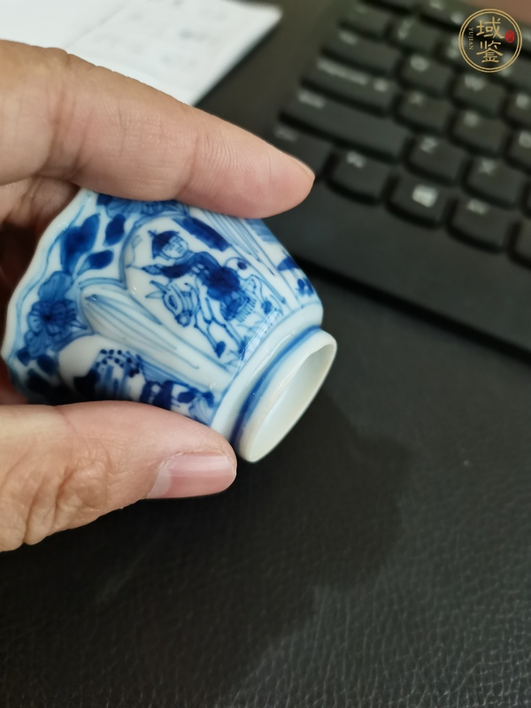 古玩陶瓷青花人物小杯真品鑒賞圖