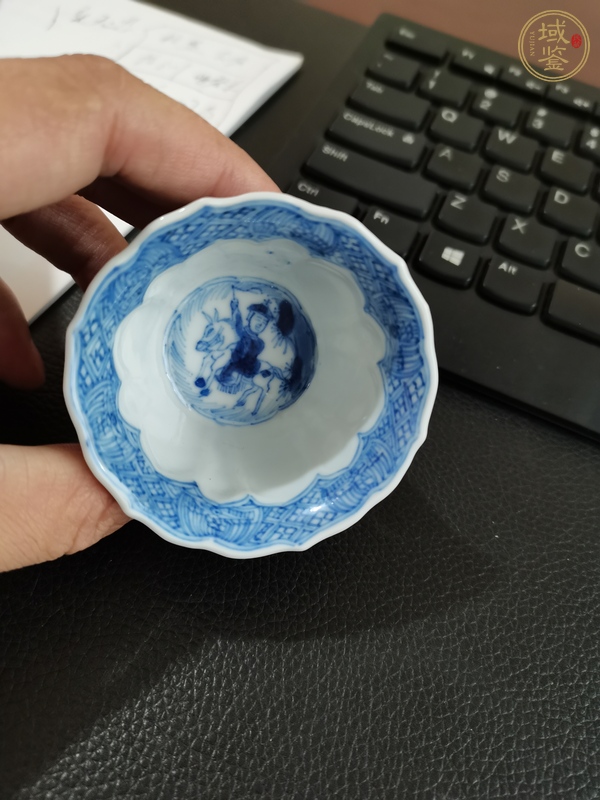 古玩陶瓷青花人物小杯真品鑒賞圖