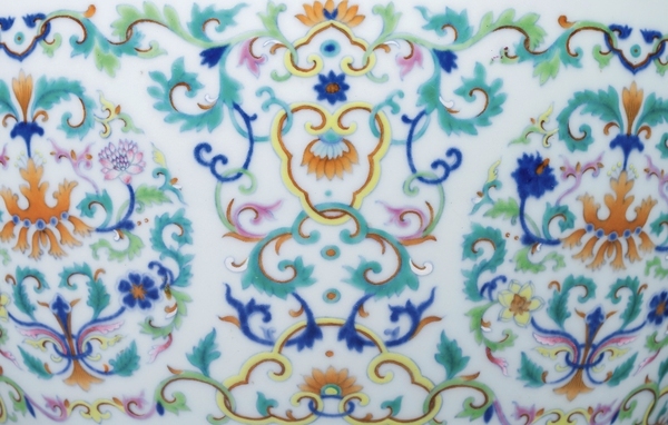 古玩陶瓷清乾隆 斗彩團花纏枝花卉紋缸(御用官窯)拍賣,當前價格1350000元