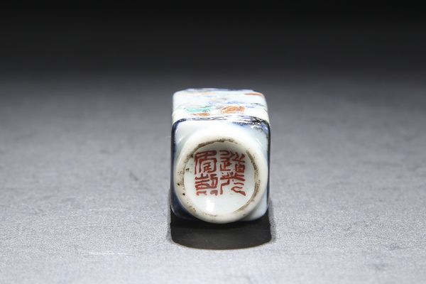 古玩陶瓷清道光·青花五彩人物故事紋四方鼻煙壺拍賣，當前價格3600元