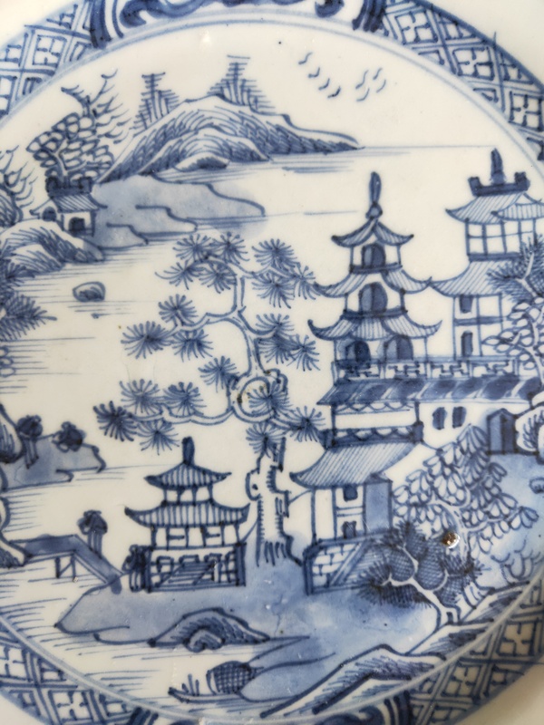 古玩陶瓷清代乾隆樓臺亭閣山水紋青花盤拍賣,當(dāng)前價(jià)格1680元