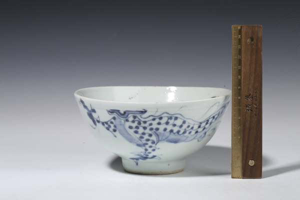 古玩陶瓷清雍正·德化窑青花过墙龙纹碗拍卖，当前价格1652元