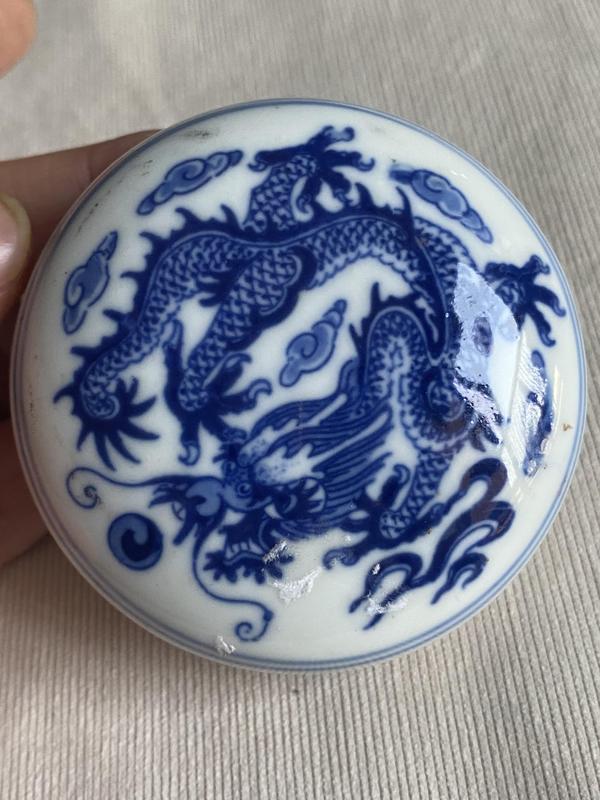 古玩陶瓷上世紀晚期龍紋青花印泥盒拍賣,當前價格199元