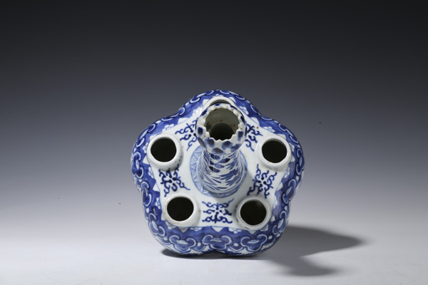 古玩陶瓷清晚期·青花穿花龍紋五孔瓶拍賣,當前價格16800元