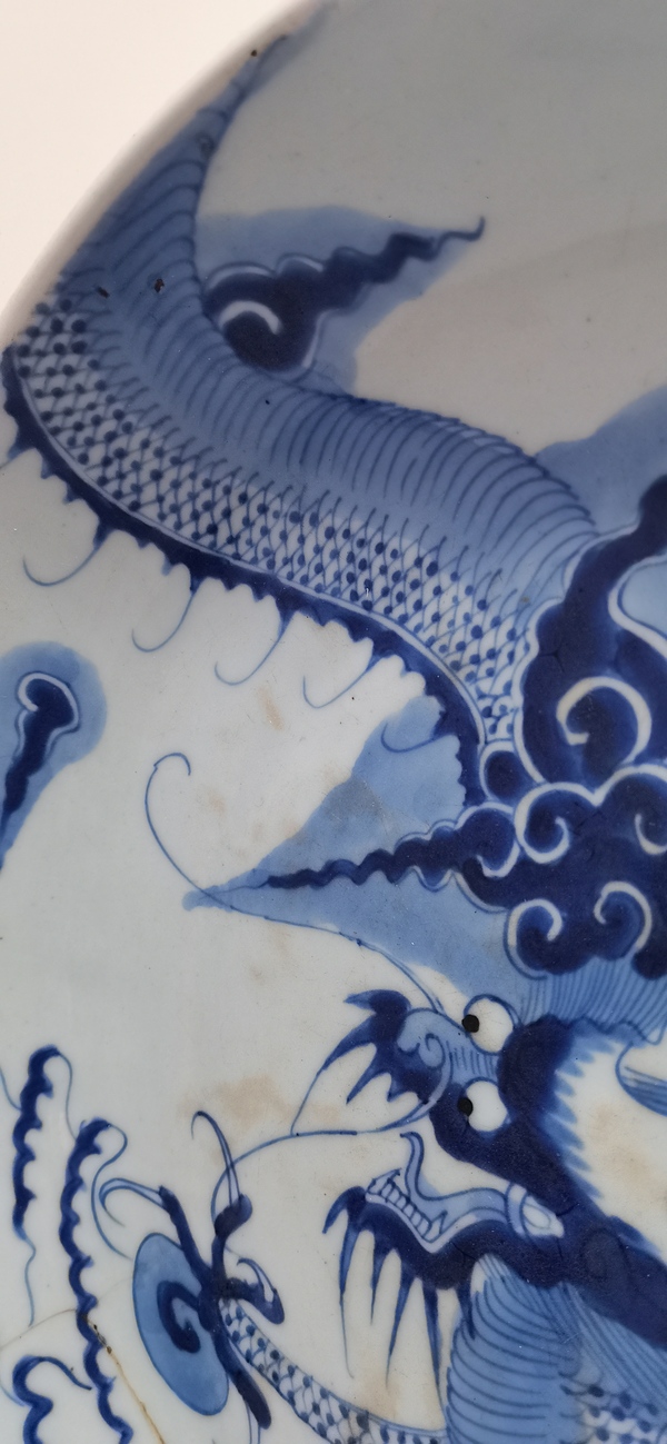 古玩陶瓷清代雍正至乾隆過墻龍紋青花盤拍賣,當前價格2800元