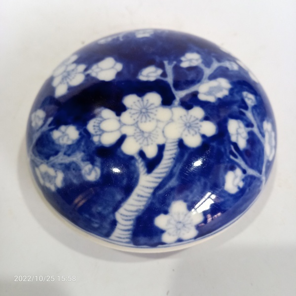 古玩陶瓷六十至八十年代青花留白梅紋印泥盒拍賣,當(dāng)前價(jià)格0元