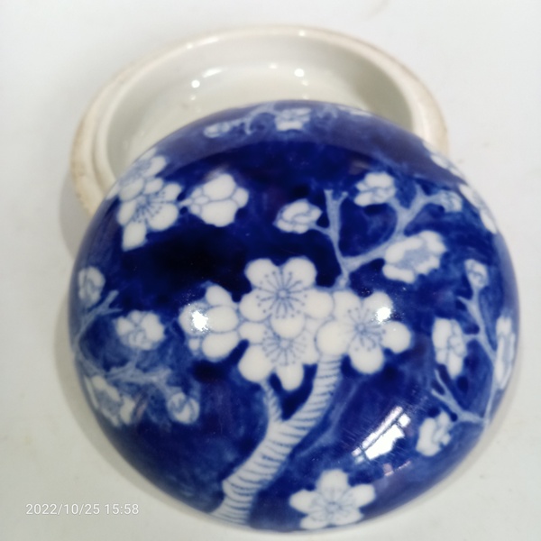 古玩陶瓷六十至八十年代青花留白梅紋印泥盒拍賣,當(dāng)前價(jià)格0元