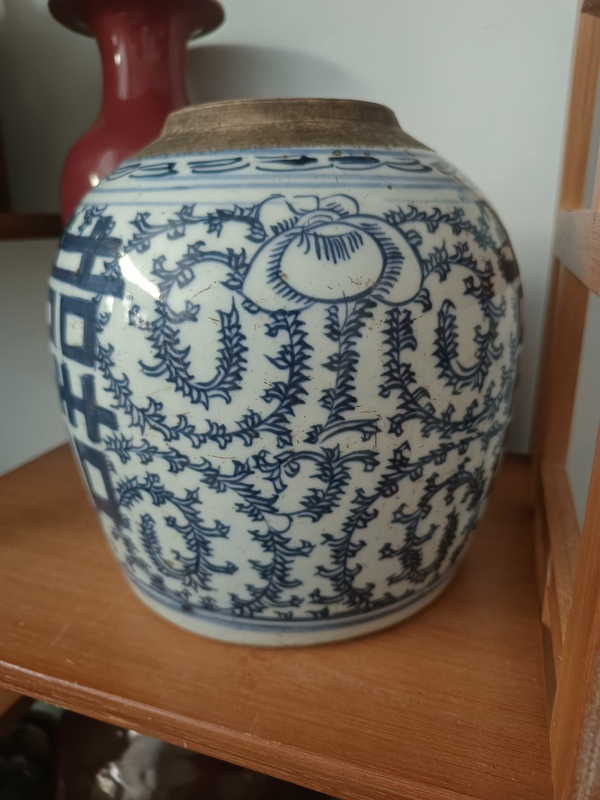 古玩陶瓷清嘉慶青花纏枝花卉紋雙喜罐拍賣(mài),當(dāng)前價(jià)格500元