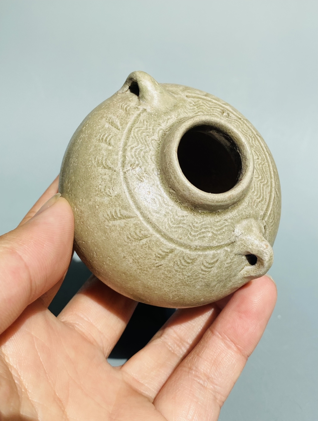 宋代越窯双魚形磁瓶