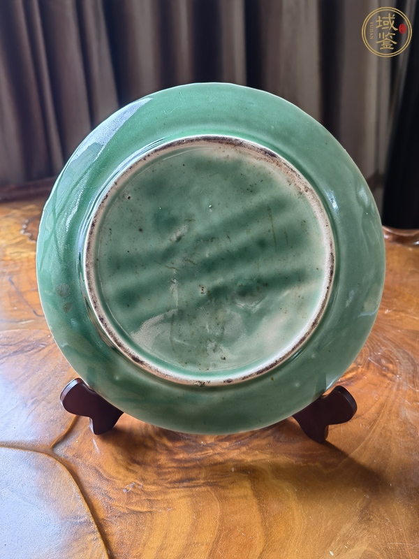 古玩陶瓷創(chuàng)匯·綠釉印壽星人物紋盤真品鑒賞圖