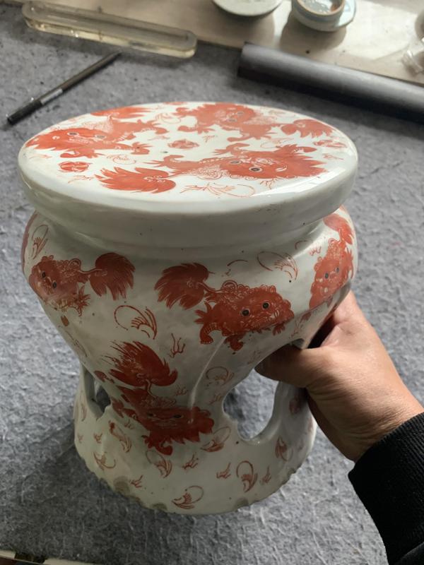 古玩轉(zhuǎn)賣民國(guó)晚期至出口創(chuàng)匯礬紅獅紋繡蹲拍賣,當(dāng)前價(jià)格20000元