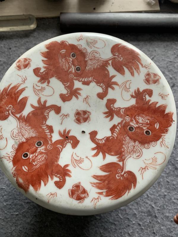 古玩陶瓷民國晚期至出口創匯礬紅獅紋繡蹲拍賣,當前價格1988元