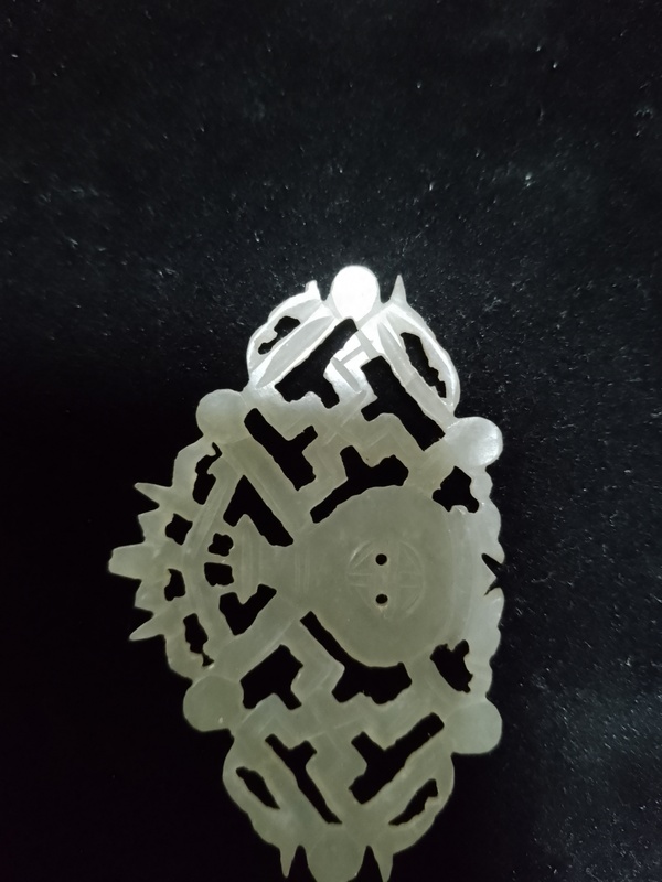 古玩玉器和田玉“萬(wàn)壽”紋花片拍賣(mài),當(dāng)前價(jià)格1600元