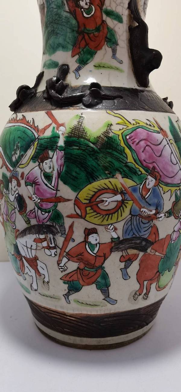 古玩陶瓷哥釉五彩刀馬人物故事紋瓶拍賣(mài),當(dāng)前價(jià)格3000元