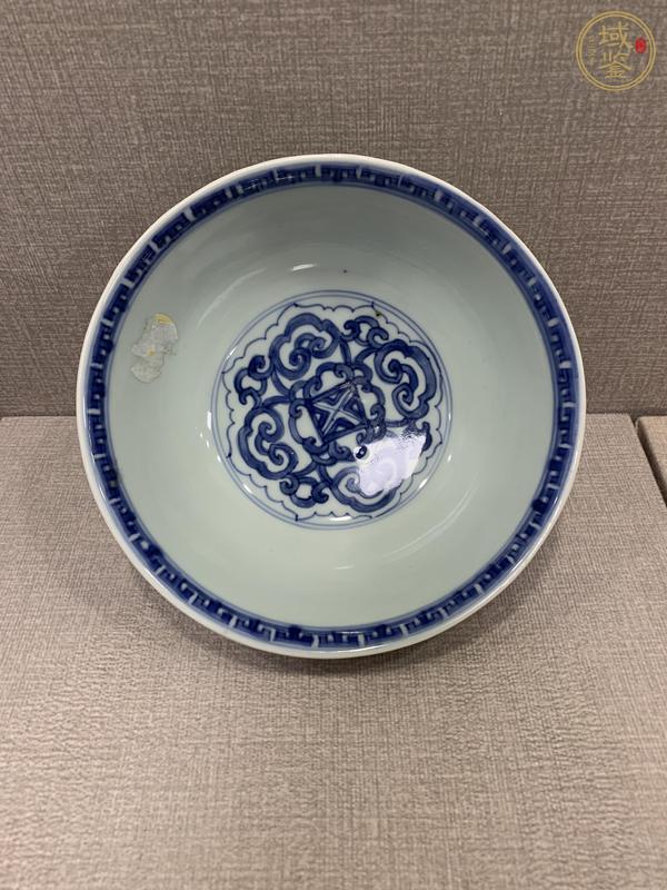 古玩陶瓷豆青釉青花碗真品鑒賞圖