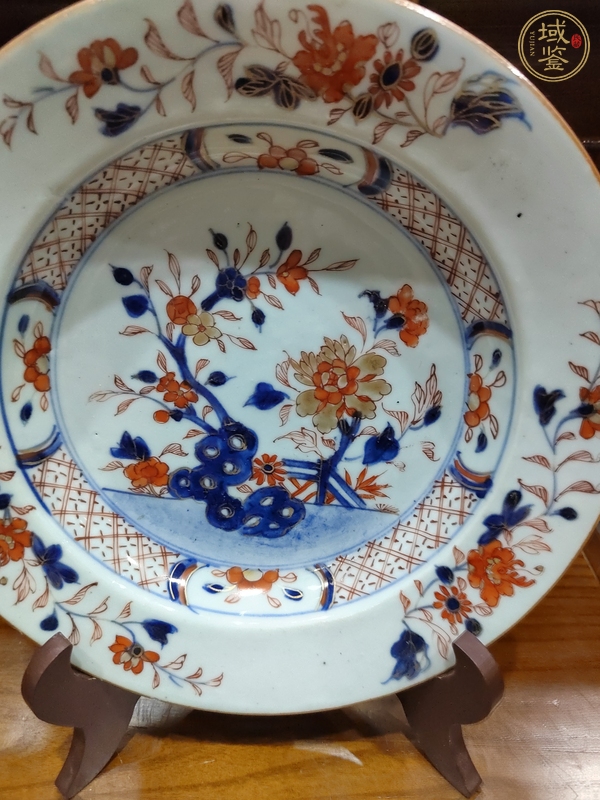 古玩陶瓷康熙青花矾红描金花卉盘真品鉴赏图