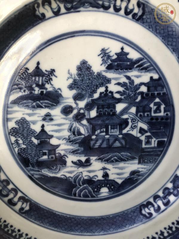 古玩陶瓷乾隆青花亭台楼阁山水盘真品鉴赏图
