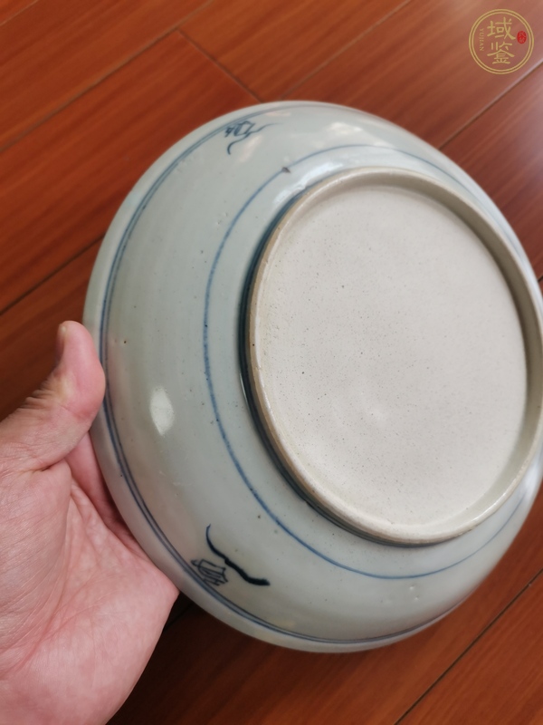 古玩陶瓷青花釉里红狮子滚绣球纹盘真品鉴赏图