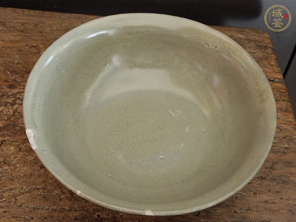 古玩陶瓷元代龙泉窑系青釉碗真品鉴赏图