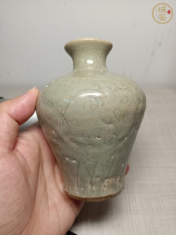 古玩陶瓷龍泉青瓷刻花梅瓶真品鑒賞圖