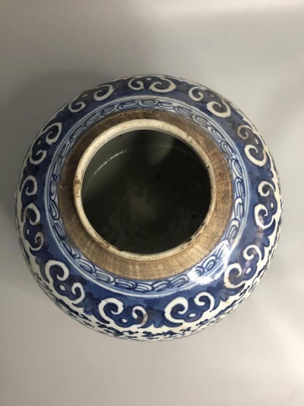 古玩陶瓷清中纏枝花卉紋青花罐拍賣,當前價格1800元