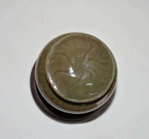 古玩陶瓷元代龍泉青釉荷葉錢罐拍賣,當前價格6000元