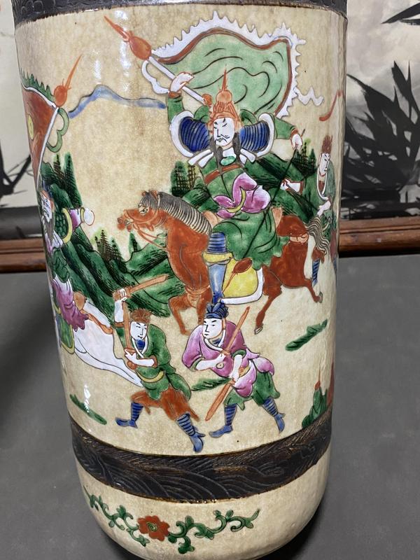 古玩陶瓷清代仿哥釉粉彩刀馬人物紋大卷筒拍賣，當(dāng)前價(jià)格8000元
