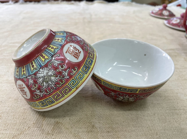 古玩陶瓷胭脂紅地粉彩花卉萬壽無疆紋碗拍賣,當前價格160元