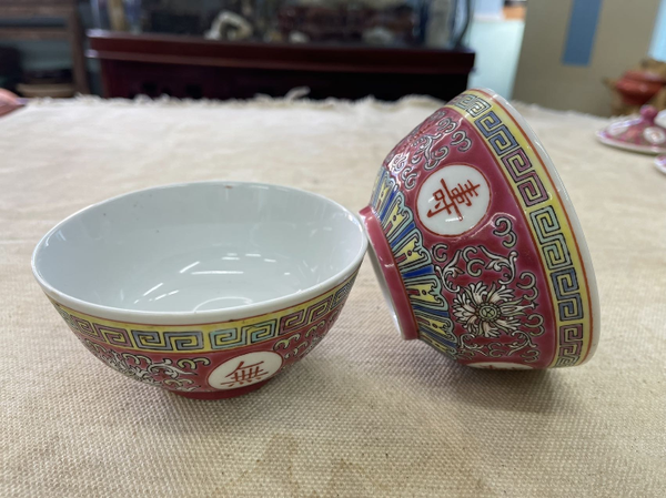 古玩陶瓷胭脂紅地粉彩花卉萬壽無疆紋碗拍賣,當前價格160元