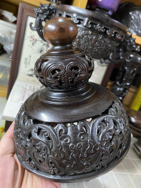 古玩杂项紫檀木镂空熏香炉拍卖，当前价格13000元