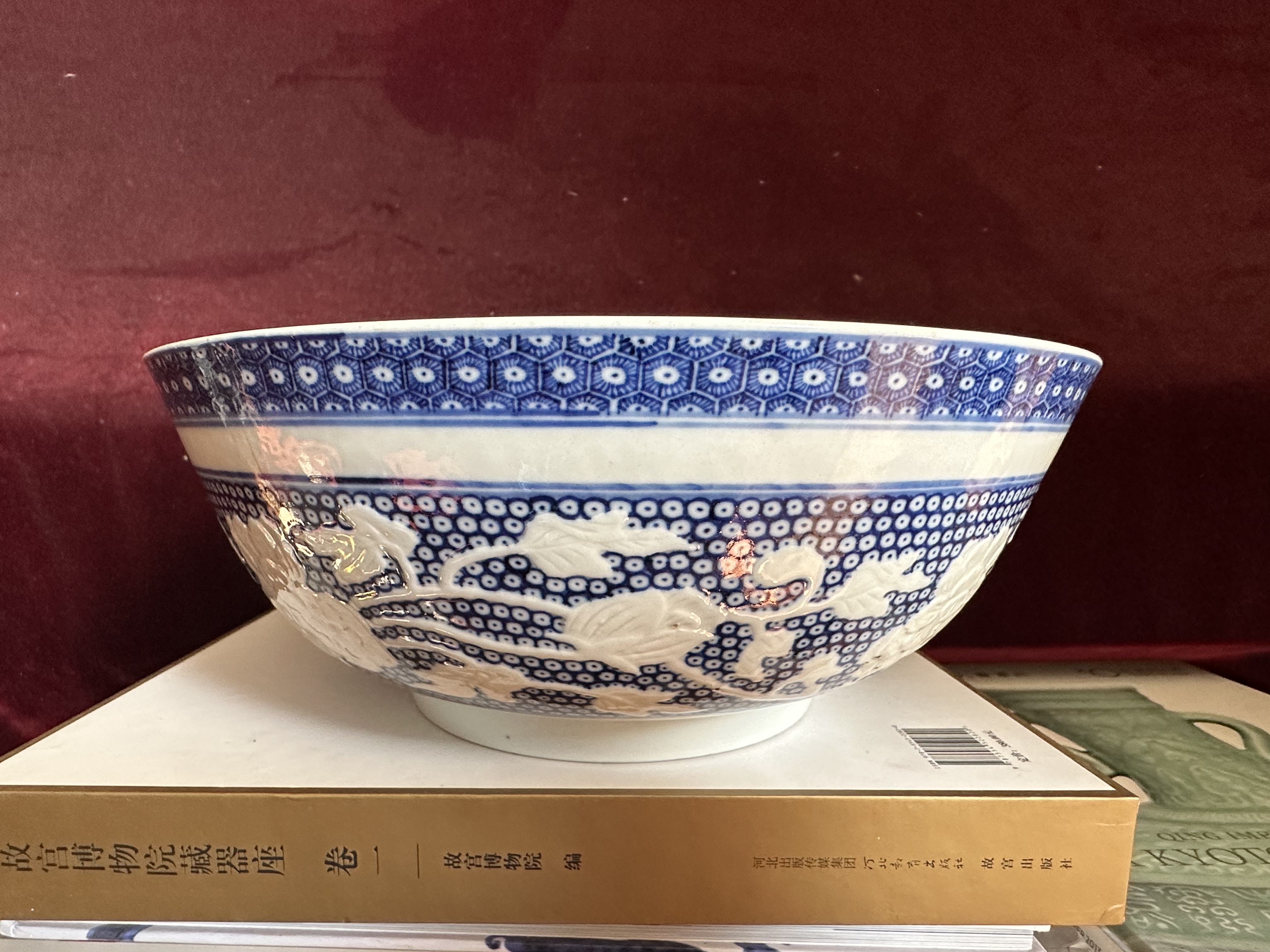 域鉴古玩】清乾隆霁蓝釉描金六方双耳瓶拍卖价格/图片/值多少钱