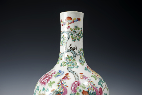 古玩陶瓷清中期·粉彩丹凤朝阳纹天球瓶拍卖，当前价格32096元
