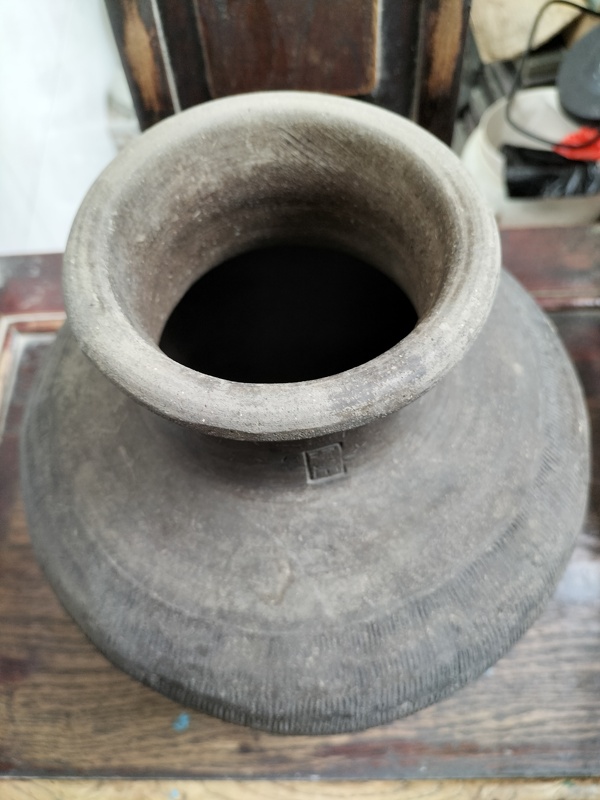 古玩陶瓷灰陶線條紋唇口罐拍賣,當前價格988元