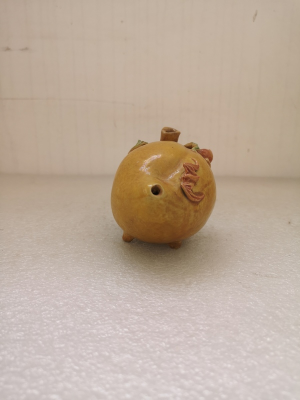 古玩陶瓷素三彩桃型水滴拍賣,當前價格480元