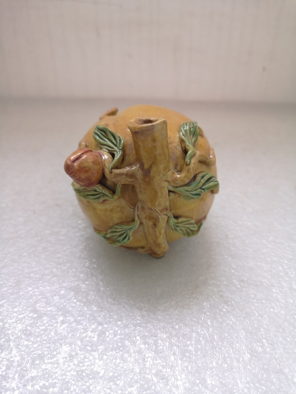 古玩陶瓷素三彩桃型水滴拍賣,當前價格480元