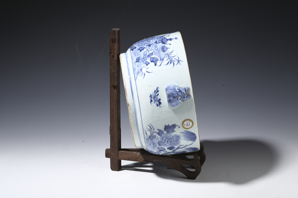 古玩陶瓷清中·青花博古花卉紋獸耳粥罐拍賣,當(dāng)前價格3456元