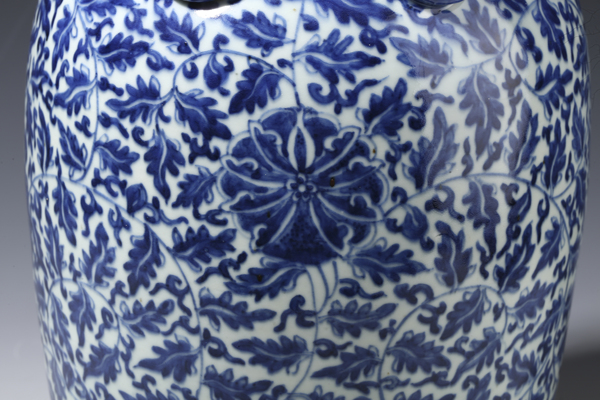 古玩陶瓷清中·青花纏枝花果紋獅耳瓶拍賣,當(dāng)前價格18000元