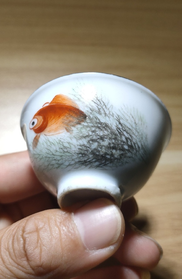 古玩陶瓷民國時期墨彩礬紅魚藻紋茶圓拍賣,當前價格0元