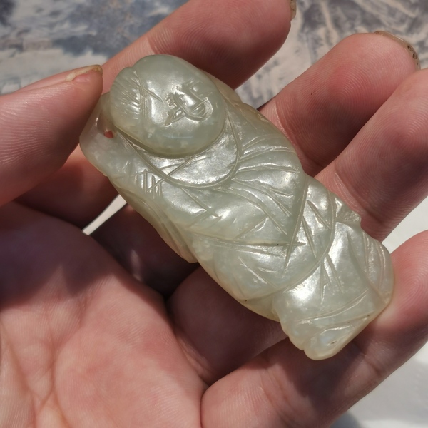 古玩玉器明代~和田玉執(zhí)荷童子拍賣，當(dāng)前價格4500元