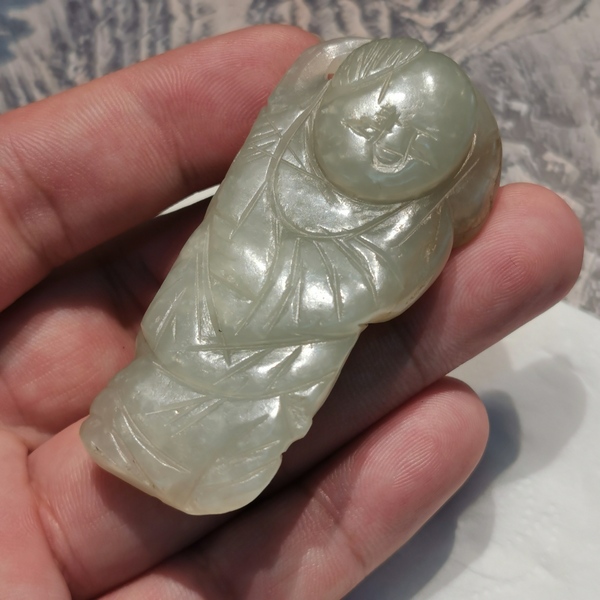 古玩玉器明代~和田玉執(zhí)荷童子拍賣，當(dāng)前價格4500元